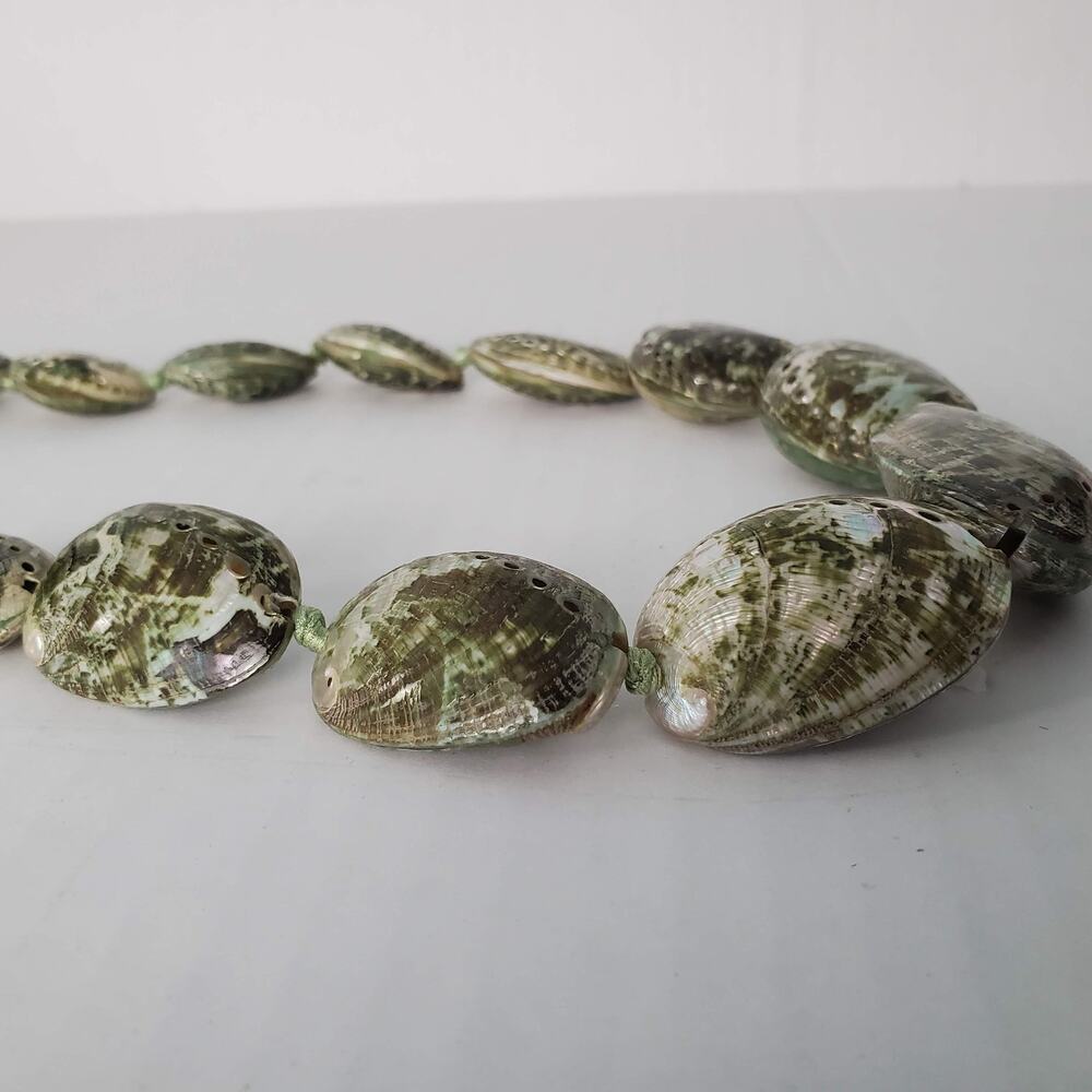 Green Shell Necklace - Picture 3 of 7